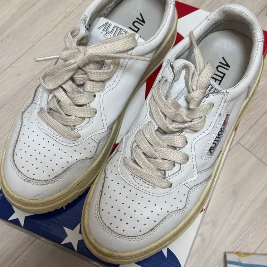 [BUNJANG] Autry Medalist Sneakers (Size 36) / 오트리메달리스트 36사이즈