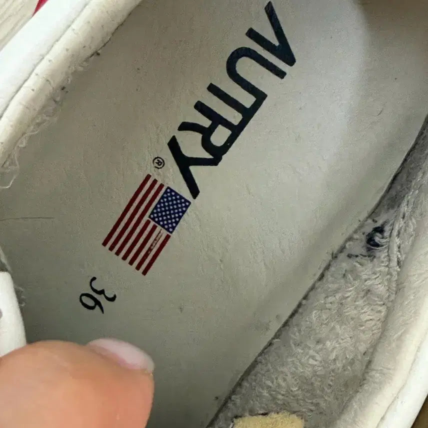 [BUNJANG] Autry Medalist Sneakers (Size 36) / 오트리메달리스트 36사이즈