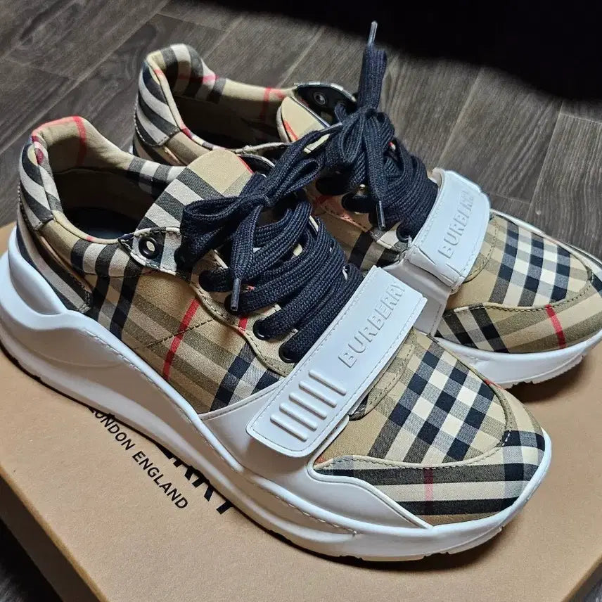 [BUNJANG] Burberry Regis Low Top Sneakers Archive Beige Size 41 / 버버리 레지스 로우탑 스니커즈 8046826 풀박스