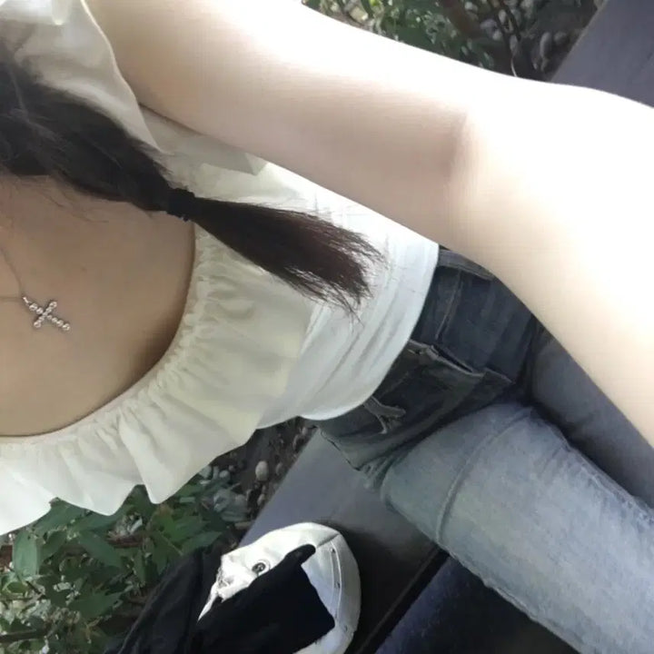 [BUNJANG] Our Cabinet Frill Sleeveless Top / 아워캐비넷 our cabinet 프릴 슬리브리스