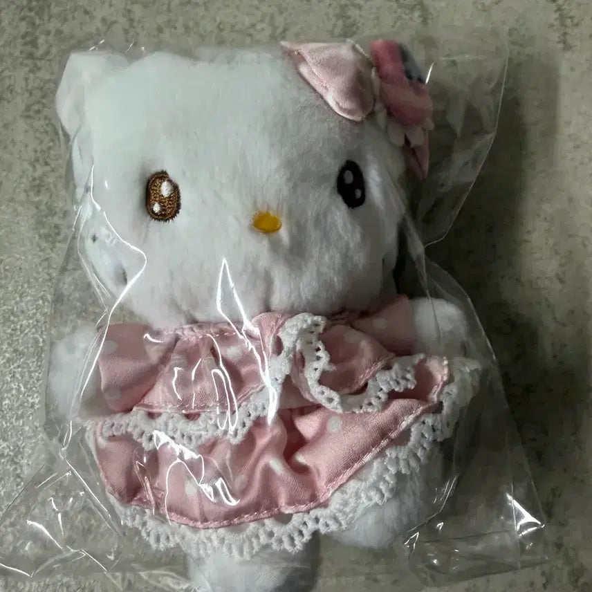 [BUNJANG] Sanrio x Miko Collaboration Mascot Kitty / 산리오 미코 콜라보 마스코트 키티