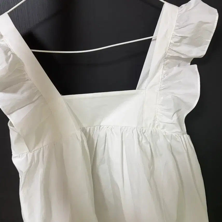 [BUNJANG] Avery Blouse / 에이블리 블라우스