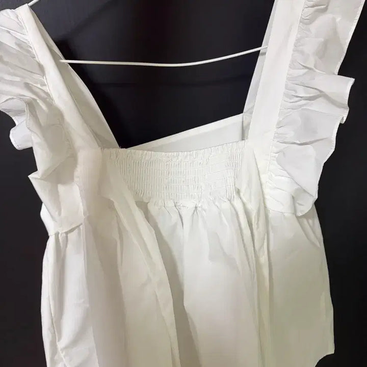 [BUNJANG] Avery Blouse / 에이블리 블라우스