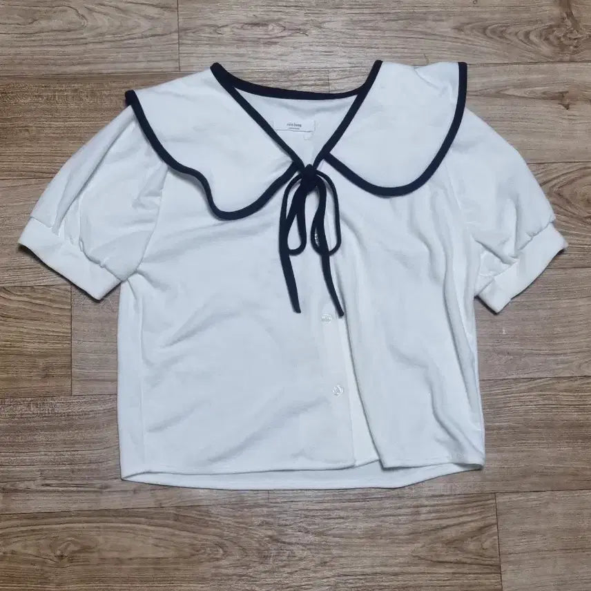 [BUNJANG] Sailor Collar Short-Sleeve Blouse / 세일러 카라 반팔 블라우스