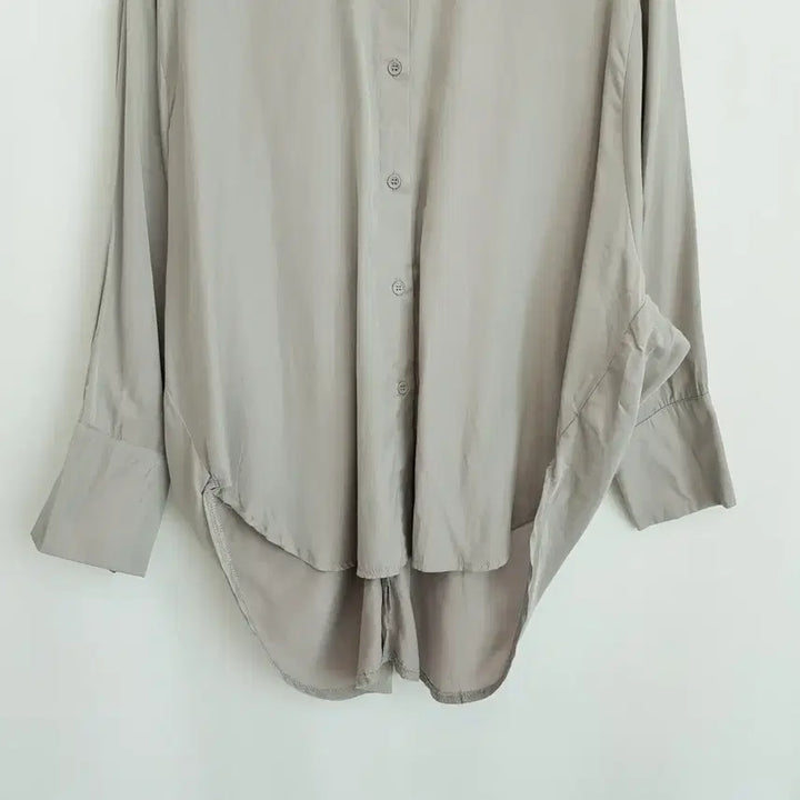 [BUNJANG] Vintage Satin Twisted Long Sleeve Blouse / 빈티지 가오리핏 꼬임 오피스룩 새틴 긴팔 롱 블라우스 여F Q578