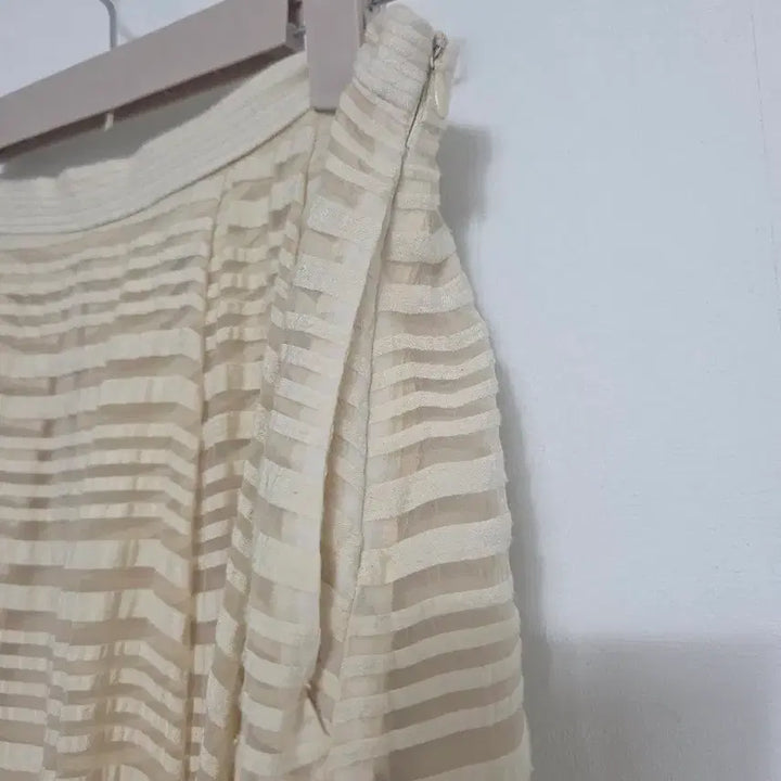 [BUNJANG] ORR Ivory See-through Stripe Flare Long Skirt (Size 5) / ORR 아이보리 시스루 스트라이프 플레어 롱스커트 26인치