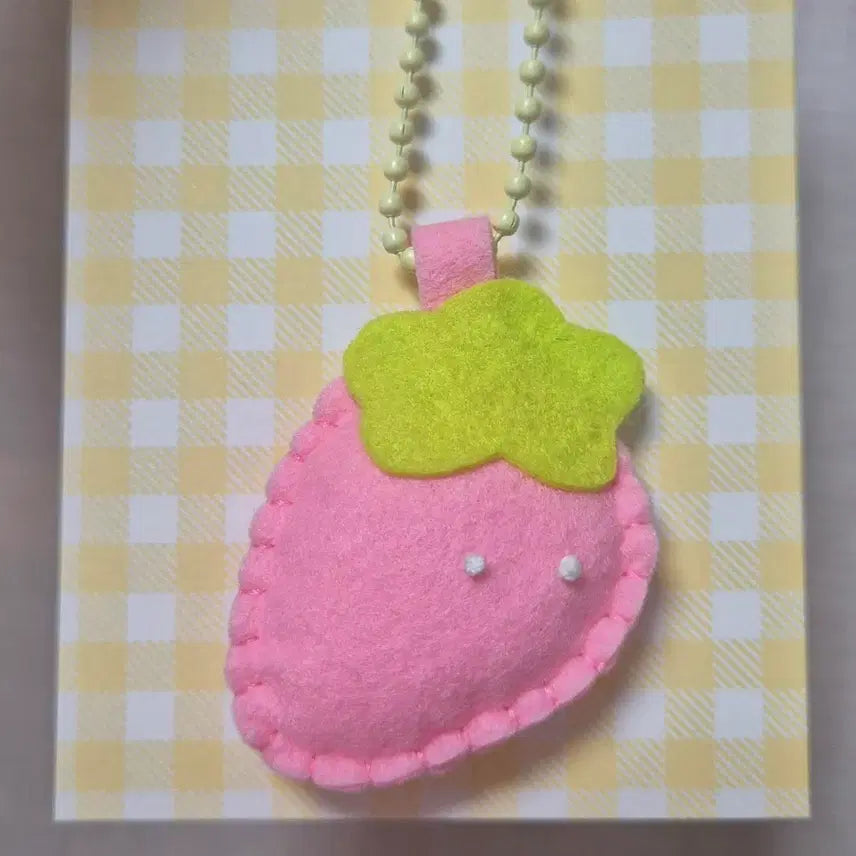 [BUNJANG] Handmade Felt Strawberry Charm / 핸드메이드 펠트 딸기 인형 키링