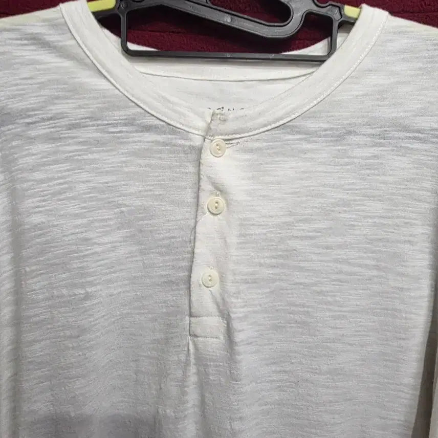 [BUNJANG] ZIOZIA Henry Neck Long Sleeve T-shirt White / 지오송지오 헨리넥 긴팔 티셔츠 화이트