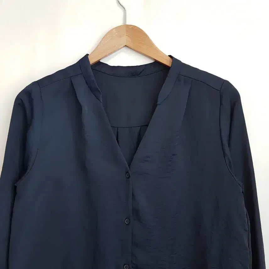 [BUNJANG] Uniqlo V-Neck Boxy Long-Sleeve Blouse - Navy, Women&