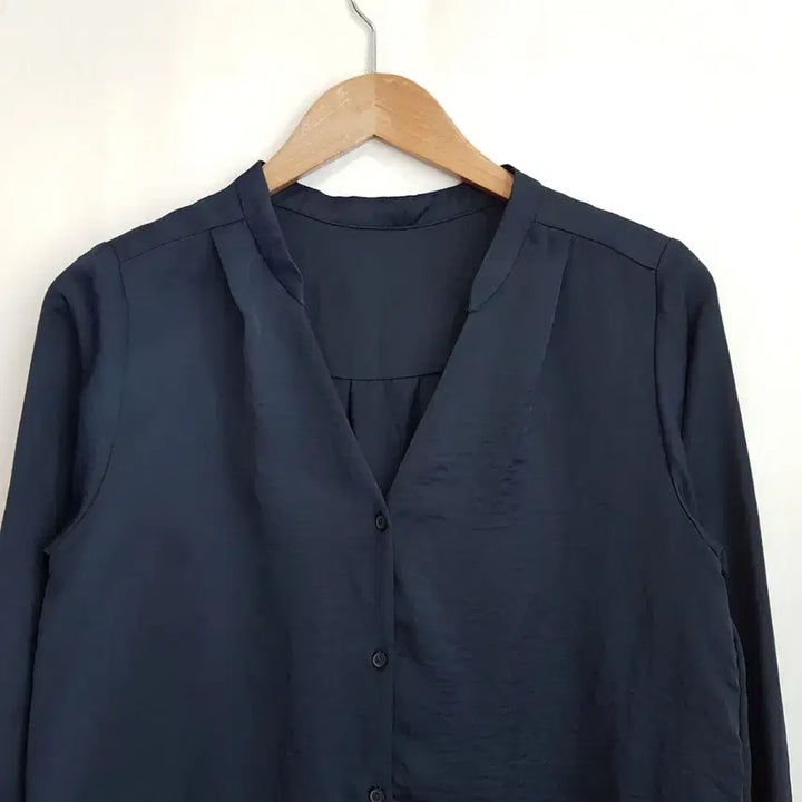 [BUNJANG] Uniqlo V-Neck Boxy Long-Sleeve Blouse - Navy, Women&