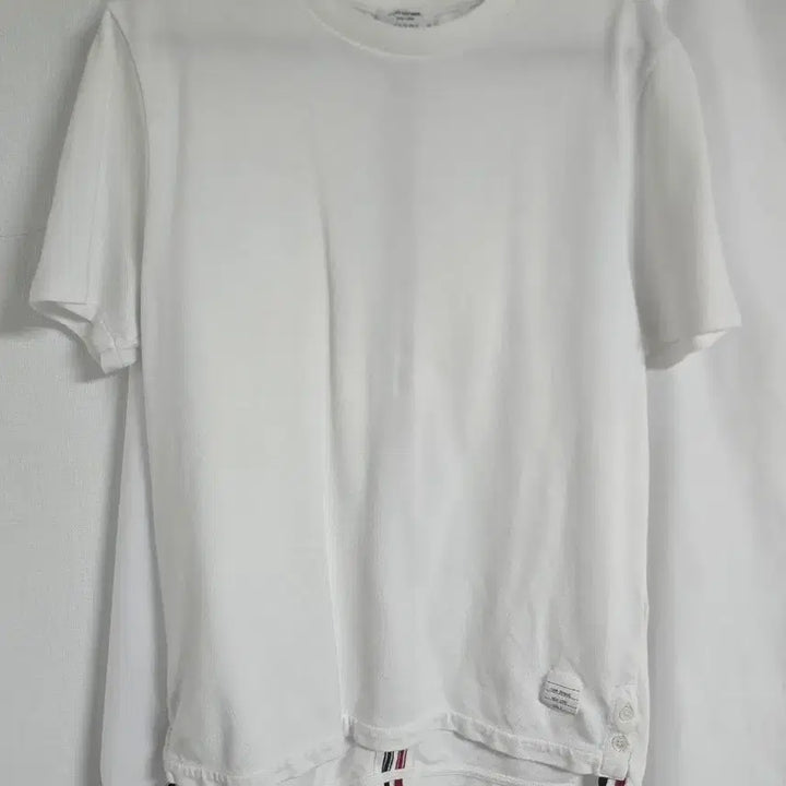 [BUNJANG] Thom Browne White T-Shirt with Signature Tricolor Stripes / 톰브라운 백삼선 반팔티