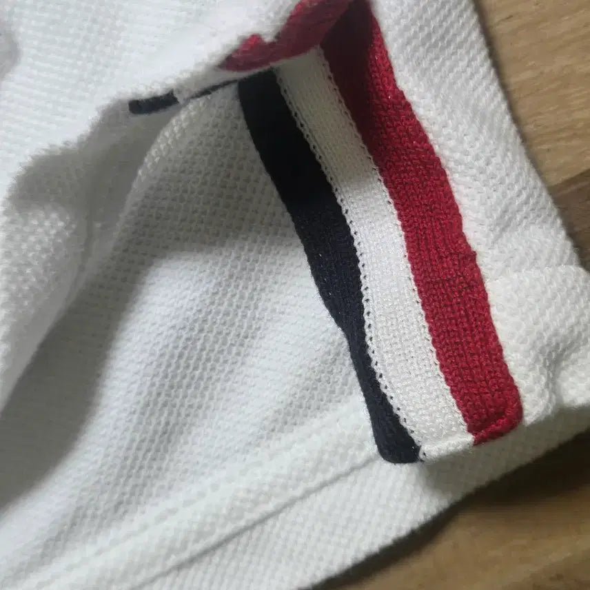 [BUNJANG] Thom Browne White T-Shirt with Signature Tricolor Stripes / 톰브라운 백삼선 반팔티