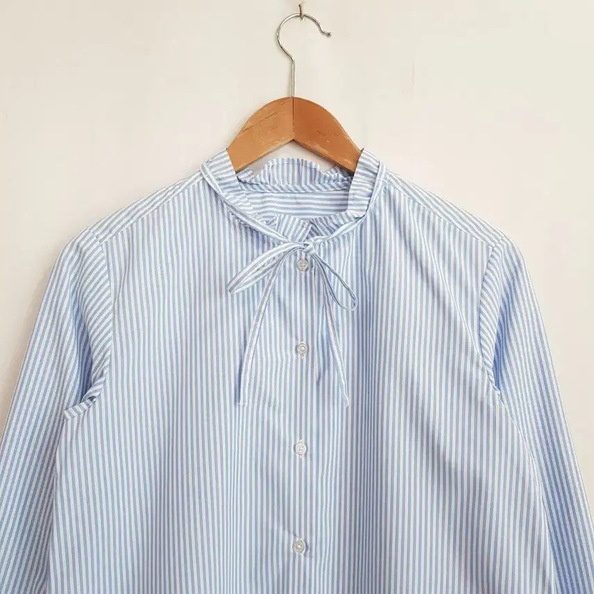 [BUNJANG] Uniqlo Striped Pattern Frill Ribbon Long Sleeve Blouse Women&