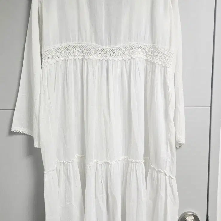 [BUNJANG] White Embroidered Eyelet Long Robe Dress / 화이트 자수 아일렛 롱 로브 원피스