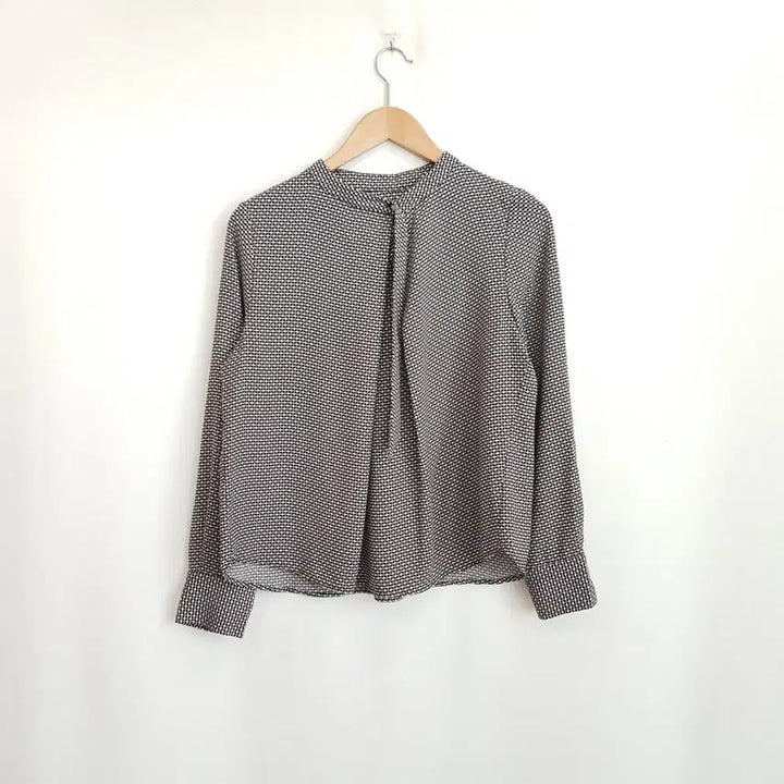 [BUNJANG] Vintage Pattern Long Sleeve Blouse (Women&
