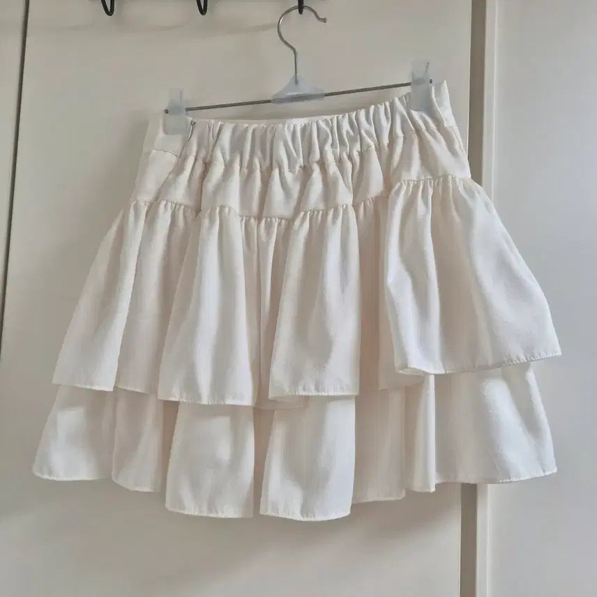 [BUNJANG] CRISH CRUSH Satin Ruffle Mini Skirt White / 크리시크 캉캉 미니스커트 화이트
