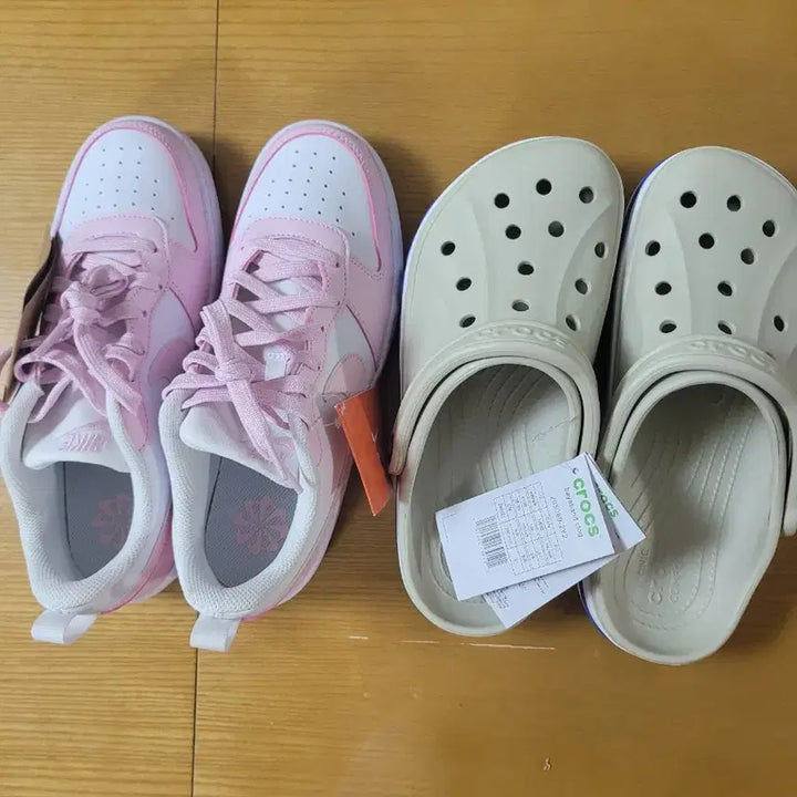 [BUNJANG] Nike Dunk Low Pink &amp; Crocs Bayaband Clog (New with Tags) / 나이키 덩크 로우 핑크 + 크록스 바야밴드(텍있는 새제품)