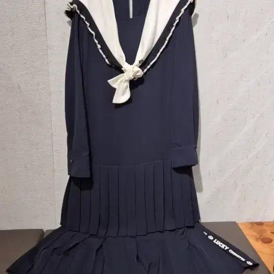 [BUNJANG] Lucky Chouette Sailor Pleats Dress / 럭키슈에뜨 세일러 플리츠 원피스