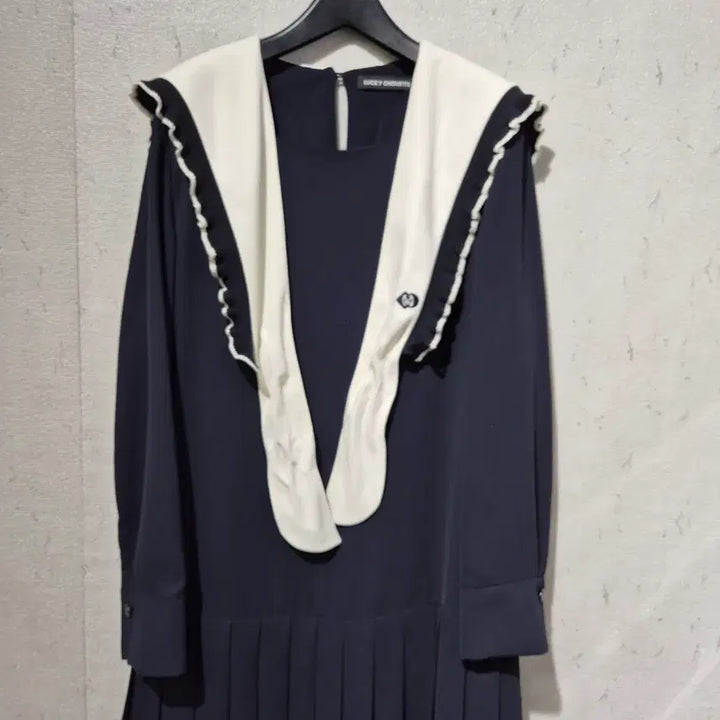 [BUNJANG] Lucky Chouette Sailor Pleats Dress / 럭키슈에뜨 세일러 플리츠 원피스