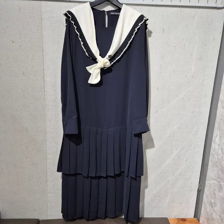 [BUNJANG] Lucky Chouette Sailor Pleats Dress / 럭키슈에뜨 세일러 플리츠 원피스