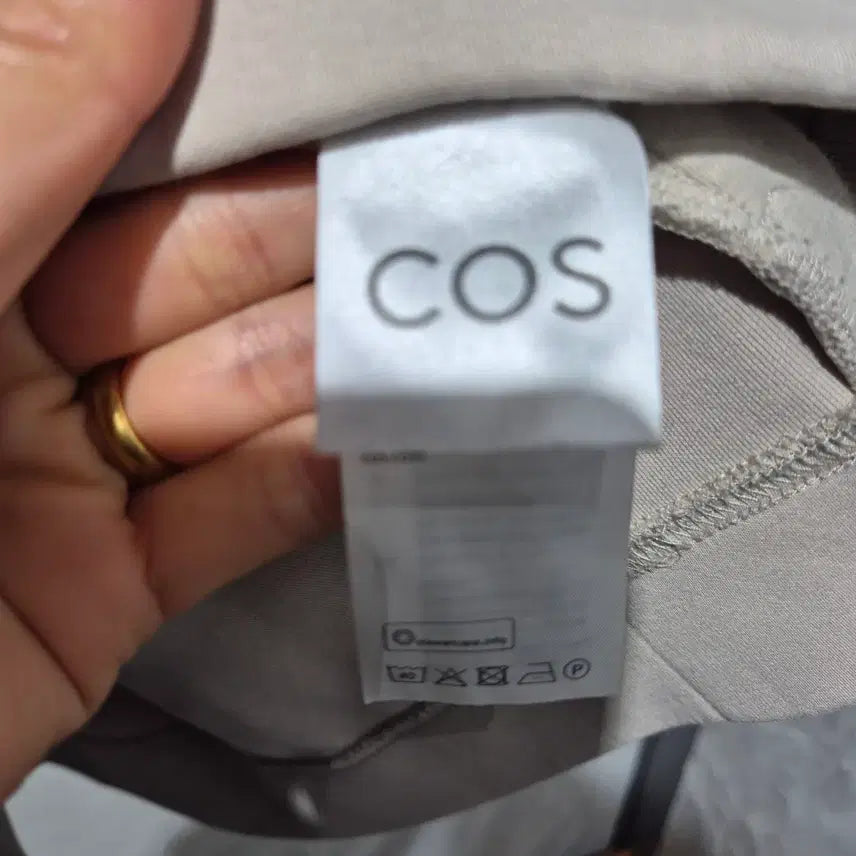 [BUNJANG] COS Beige Hooded Sweatshirt / COS 코스 베이지색 후드티