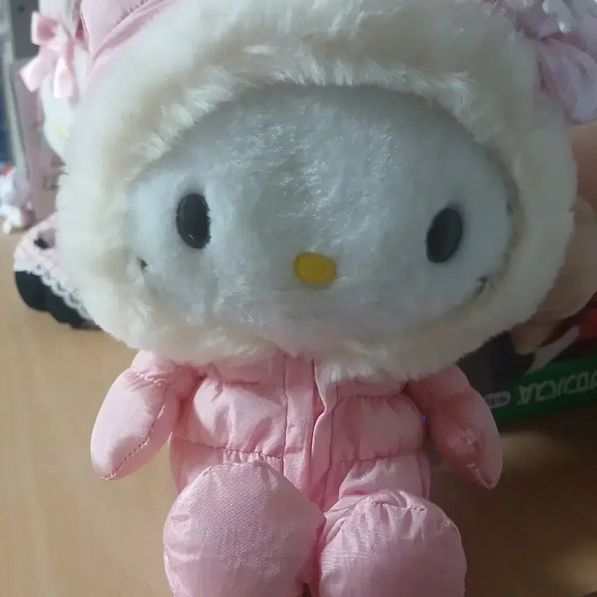 [BUNJANG] Sanrio Hello Kitty Padded Jacket / 패딩입은 따뜻한 산리오 헬로키티