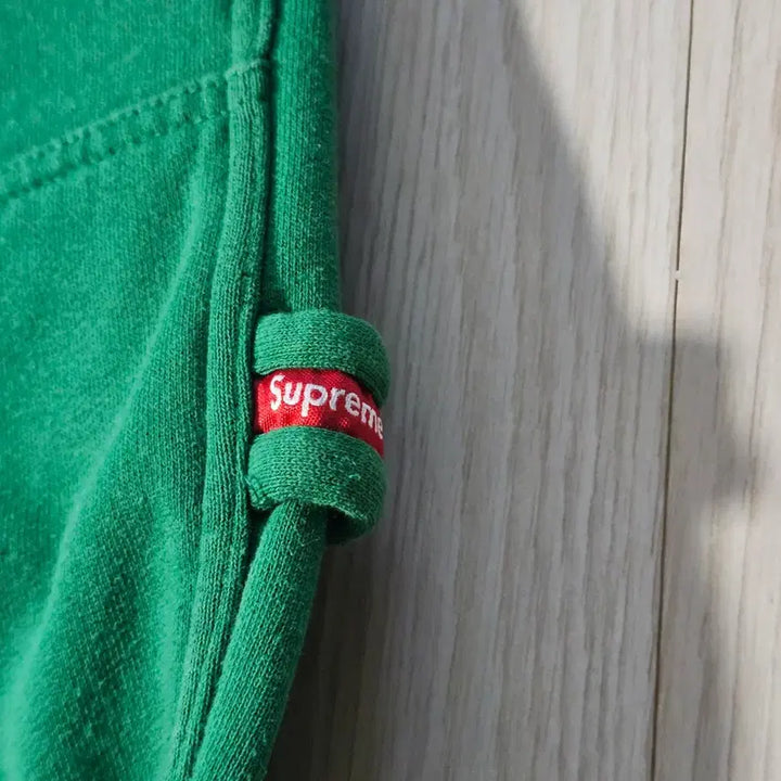 [BUNJANG] Supreme Double Knee Painter Sweatshorts Bermuda Green 26SS / 새제품M 슈프림 더블니 페인터 스웨트쇼츠 버뮤다 반바지 그린 - 26SS