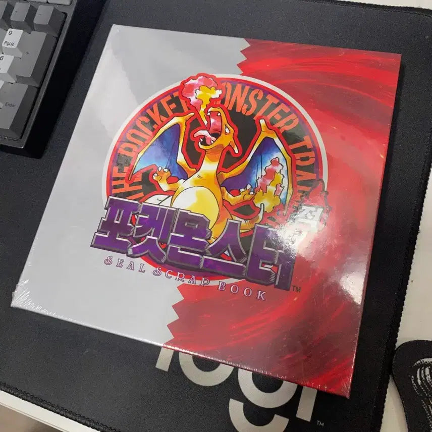 [BUNJANG] Pokemon 30th Anniversary Charizard Sticker Book / 포켓몬 30주년 리자몽 씰북 띠부씰북 판매
