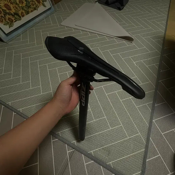 [BUNJANG] Shimano Pro Falcon Saddle + Zipp Service Course Seatpost / 시마노 프로 팔콘 안장+짚 서비스 코스 싯포스트 판매합니다