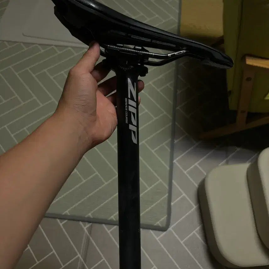 [BUNJANG] Shimano Pro Falcon Saddle + Zipp Service Course Seatpost / 시마노 프로 팔콘 안장+짚 서비스 코스 싯포스트 판매합니다