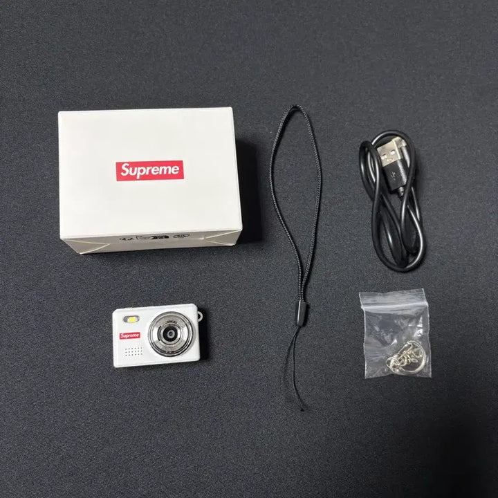 [BUNJANG] Supreme 25FW Camera Keychain / 슈프림 카메라 키체인 25fw