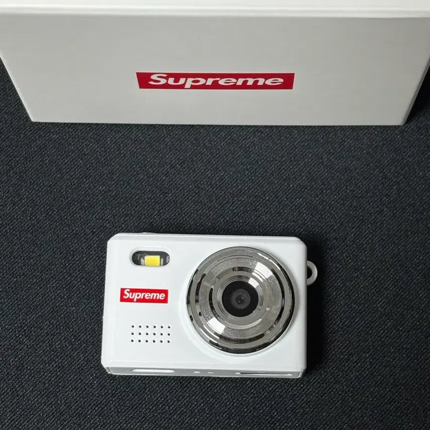 [BUNJANG] Supreme 25FW Camera Keychain / 슈프림 카메라 키체인 25fw