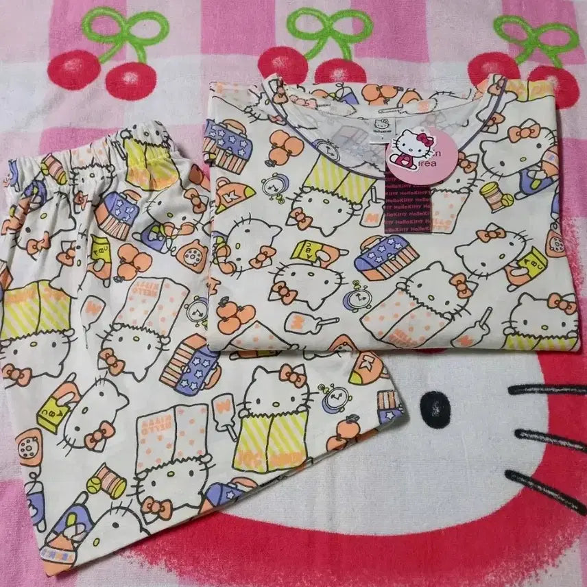 [BUNJANG] Hello Kitty Short Sleeve Pajama Set / 키티 S/S 여름 상하세트 [새상품]
