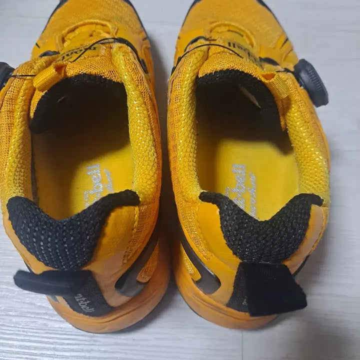 [BUNJANG] Montbell Hiking Boots Yellow 235mm / 몽벨 등산화 235mm 옐로우