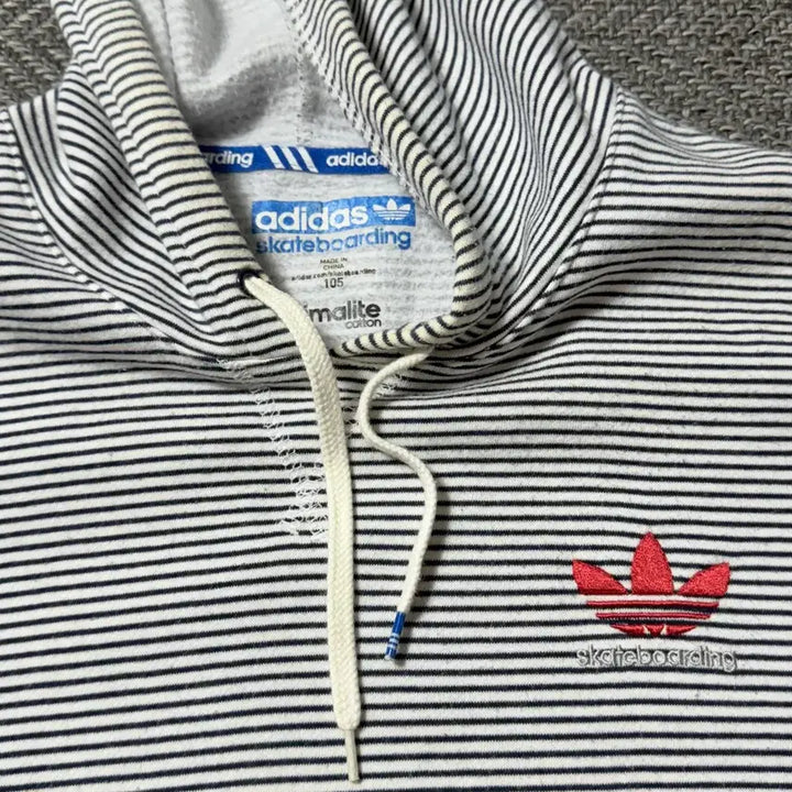 [BUNJANG] Adidas Stripe Skateboard Hoodie (XL) / 아디다스 스트라이프 스케이트보드 후드티 (105)