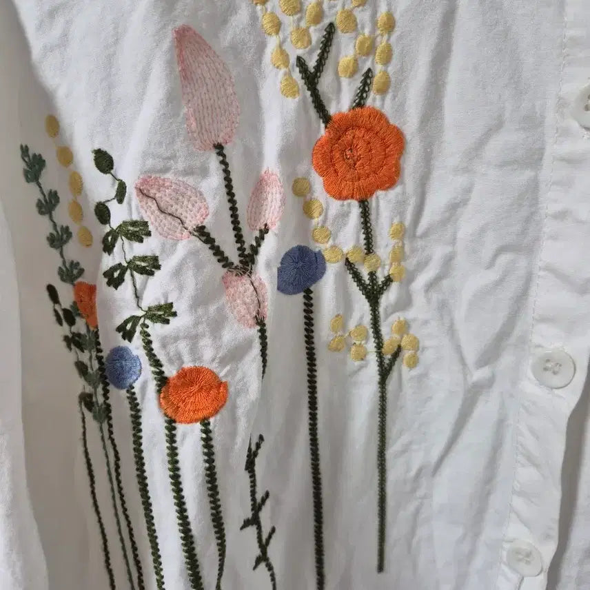 [BUNJANG] Floral Embroidered Blouse Shirt / 꽃 자수 블라우스 셔츠