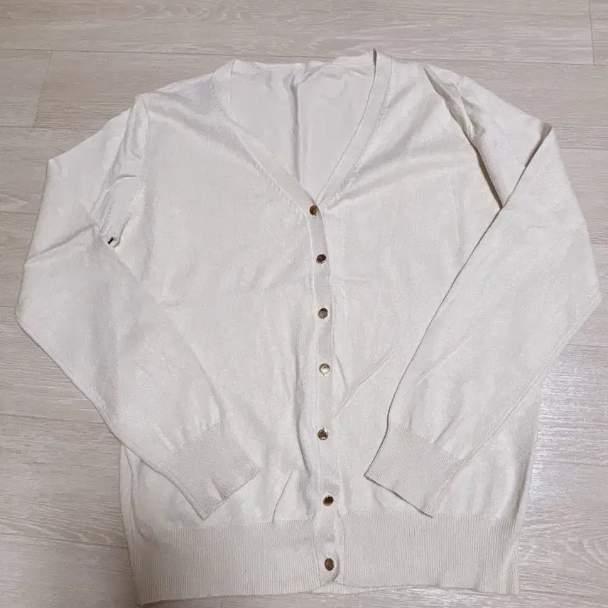 [BUNJANG] Gold Button Ivory V-Neck Cardigan / 골드버튼 아이보리 브이넥 가디건
