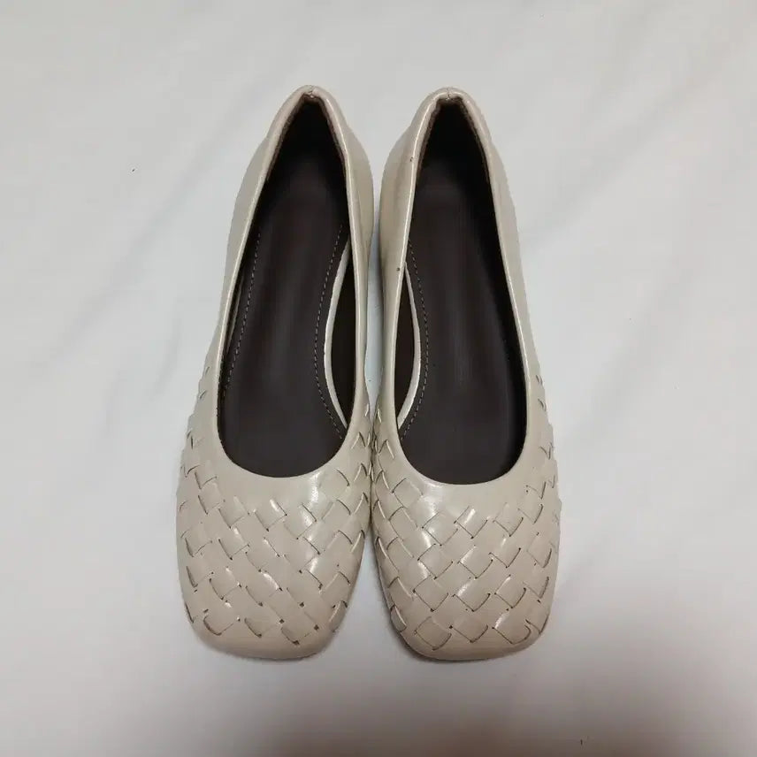 [BUNJANG] Twisted Detail Flat Shoes - Ivory (Size 240) / 꼬임 플랫 슈즈 240