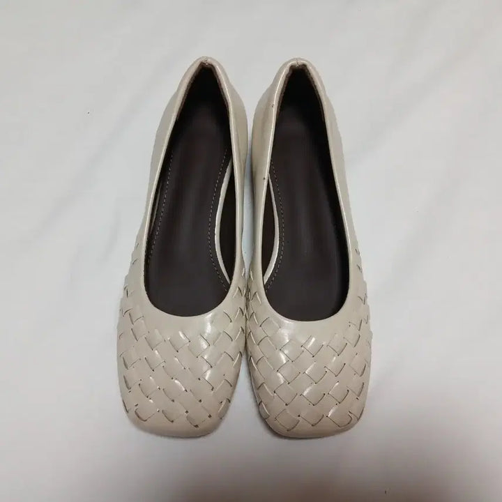 [BUNJANG] Twisted Detail Flat Shoes - Ivory (Size 240) / 꼬임 플랫 슈즈 240