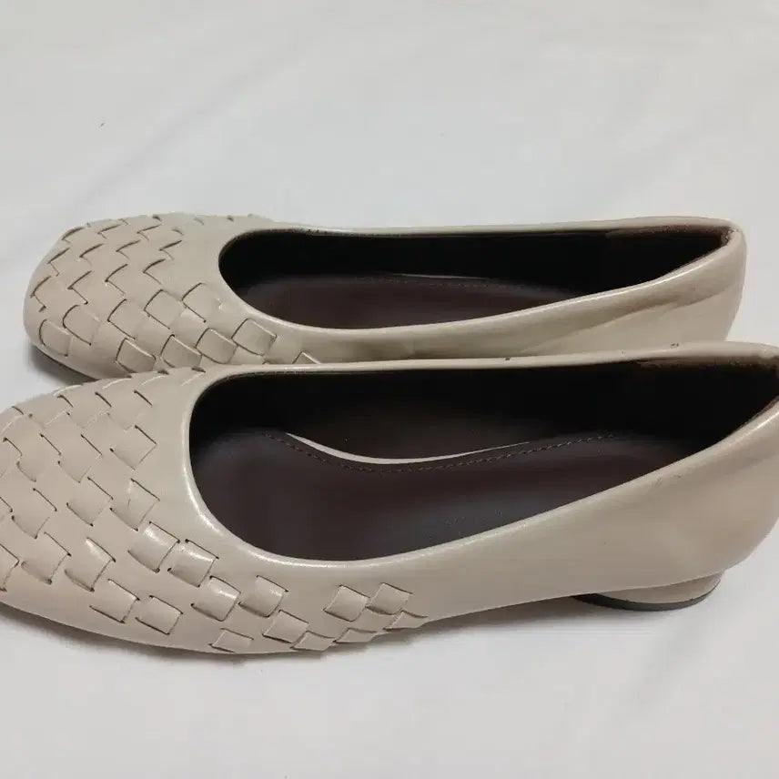 [BUNJANG] Twisted Detail Flat Shoes - Ivory (Size 240) / 꼬임 플랫 슈즈 240