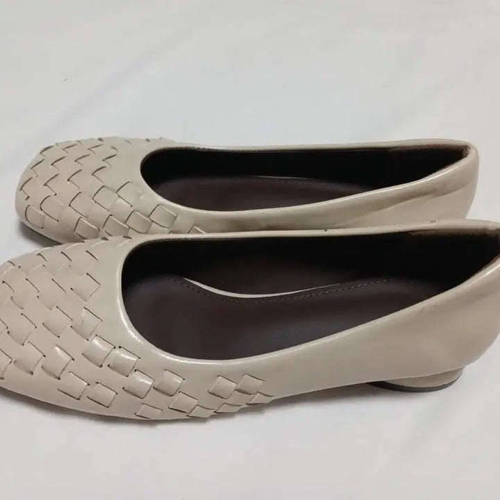 [BUNJANG] Twisted Detail Flat Shoes - Ivory (Size 240) / 꼬임 플랫 슈즈 240