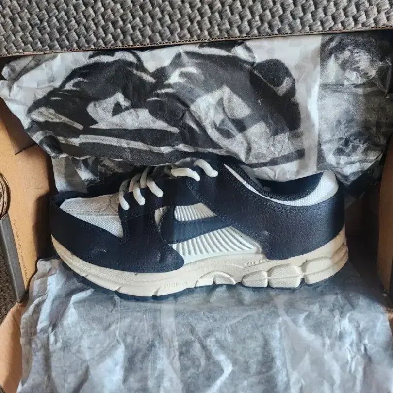 [BUNJANG] Nike Vomero Wolf Grey "ST" Sneakers / 나이키 보메로 블랙/화이트 운동화st