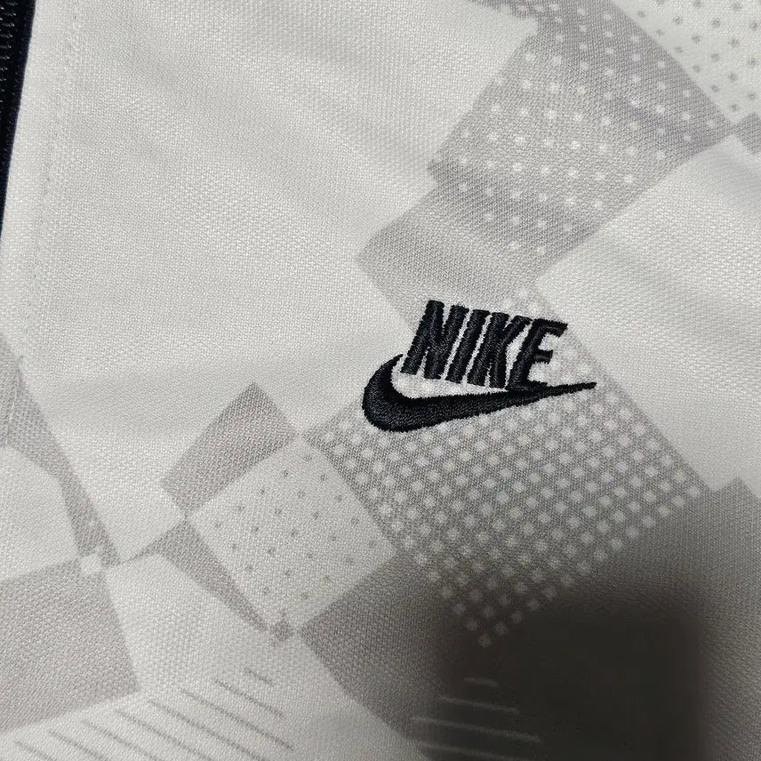 [BUNJANG] Nike Geometric Pattern Track Jacket L / 나이키 기하 패턴 트랙탑 져지 자켓 L