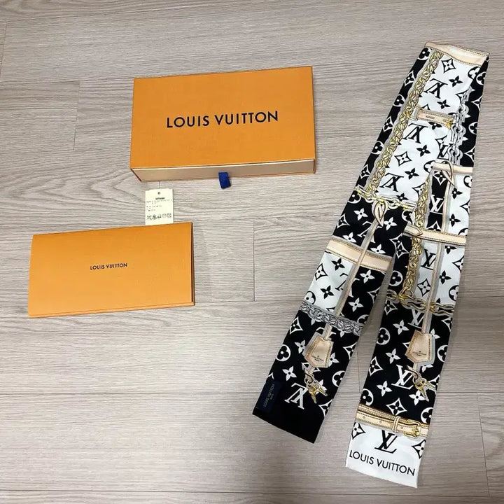[BUNJANG] Louis Vuitton Monogram Confidential Bandana / 루이비통정품 모노그램 컨피덴셜 방도