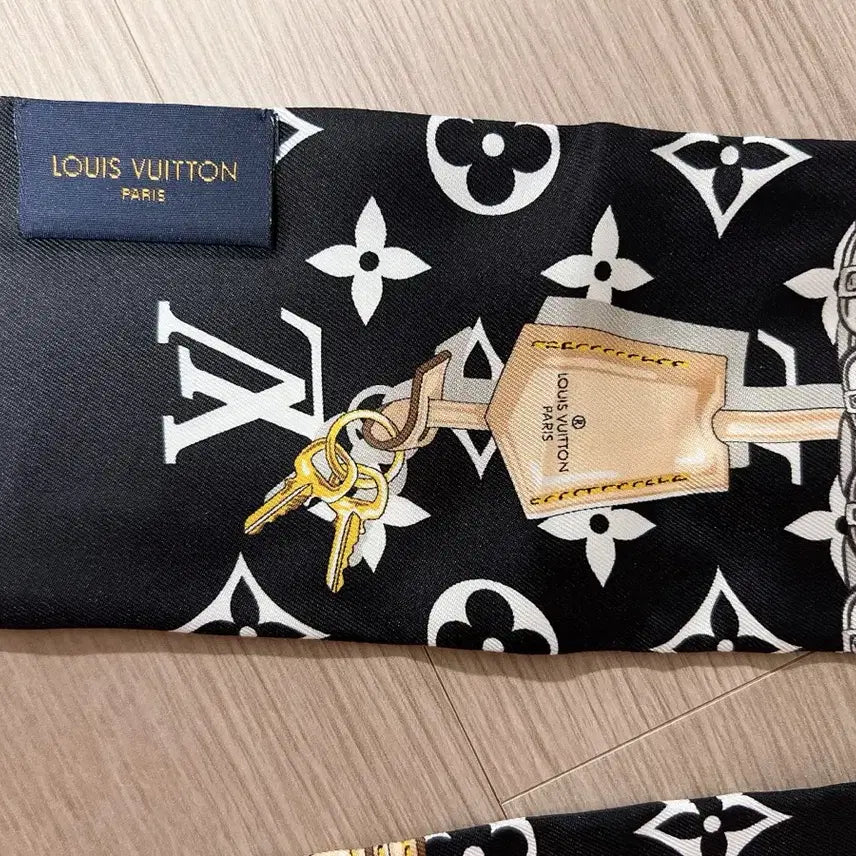 [BUNJANG] Louis Vuitton Monogram Confidential Bandana / 루이비통정품 모노그램 컨피덴셜 방도