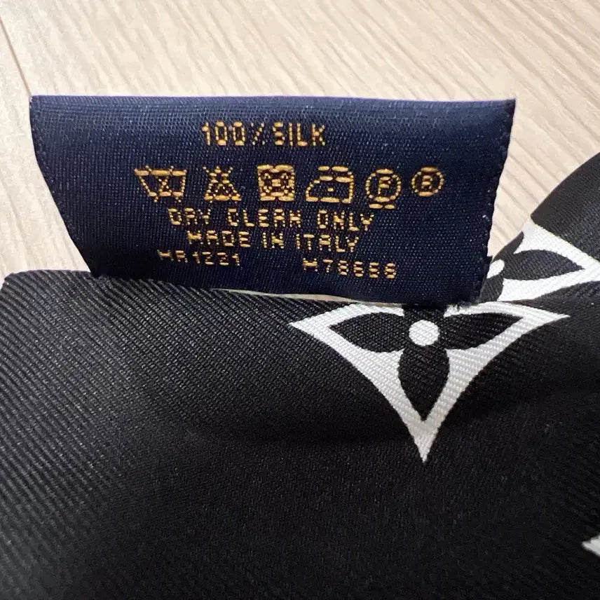 [BUNJANG] Louis Vuitton Monogram Confidential Bandana / 루이비통정품 모노그램 컨피덴셜 방도