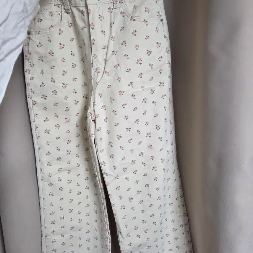 [BUNJANG] Floral Pattern Wave Denim Jeans / 꽃무늬 물결 데님