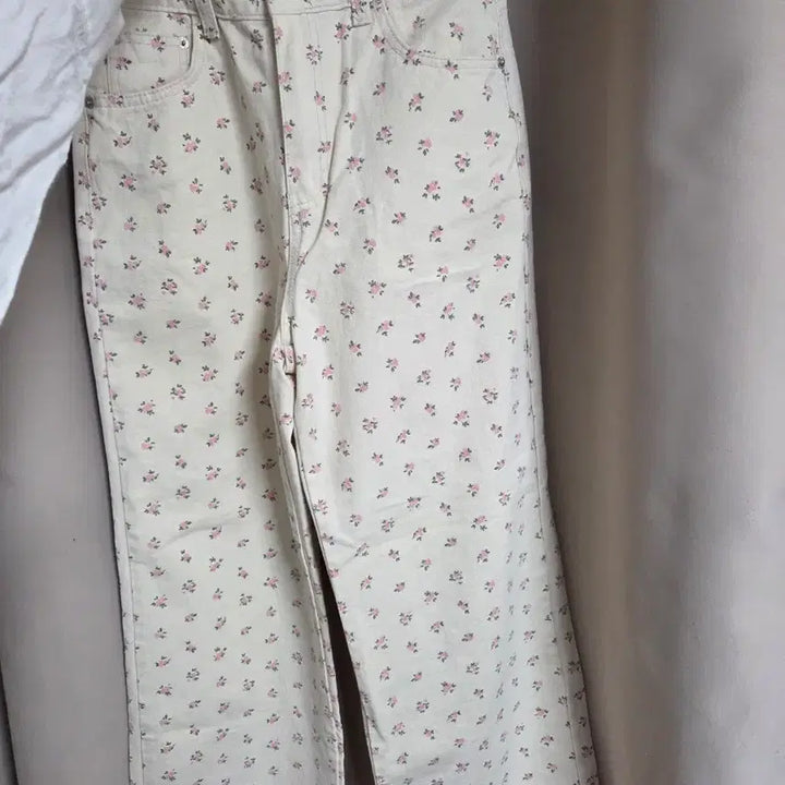 [BUNJANG] Floral Pattern Wave Denim Jeans / 꽃무늬 물결 데님