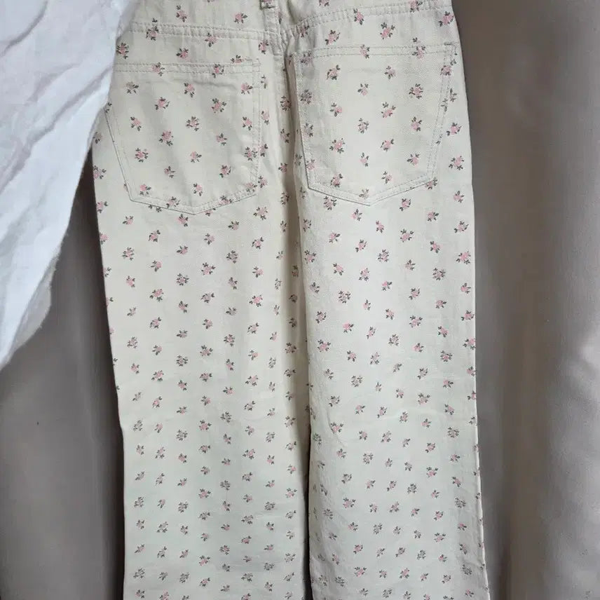 [BUNJANG] Floral Pattern Wave Denim Jeans / 꽃무늬 물결 데님
