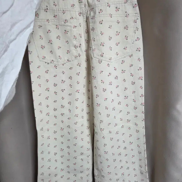 [BUNJANG] Floral Pattern Wave Denim Jeans / 꽃무늬 물결 데님
